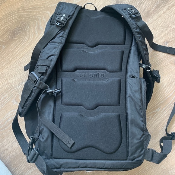 Packsafe Camera Backpack - Picture 11 of 12